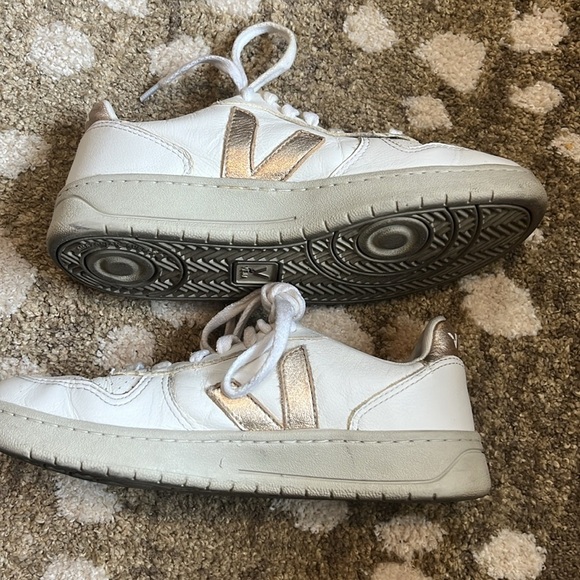 Veja Gold Sneakers Women Size 6 - Picture 8 of 12